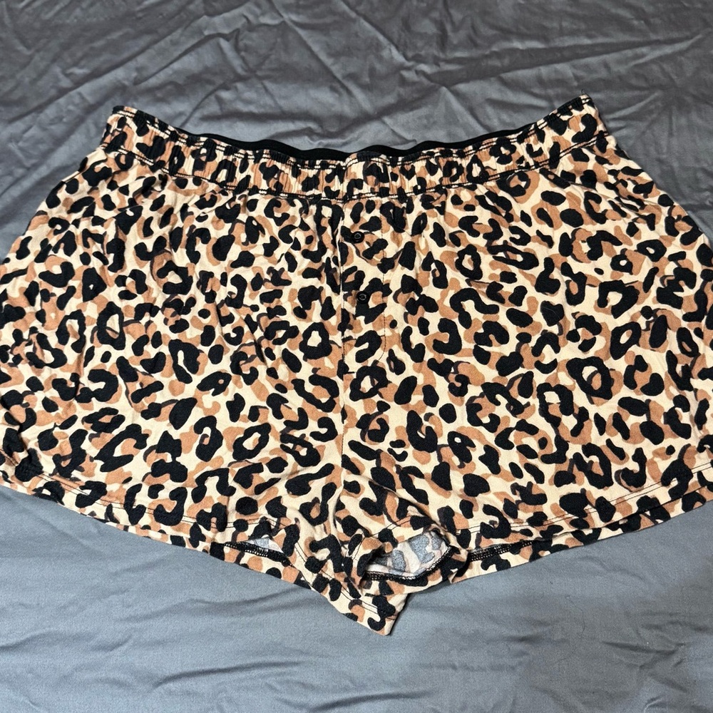 🐆🖤🤎 vs pink Victoria secret sleep shorts